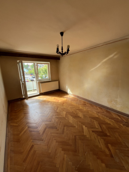Apartament 3 camere - De Renovat - Etaj 1 - Strand