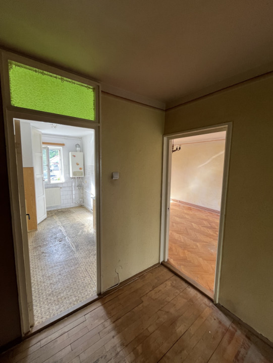 Apartament 3 camere - De Renovat - Etaj 1 - Strand