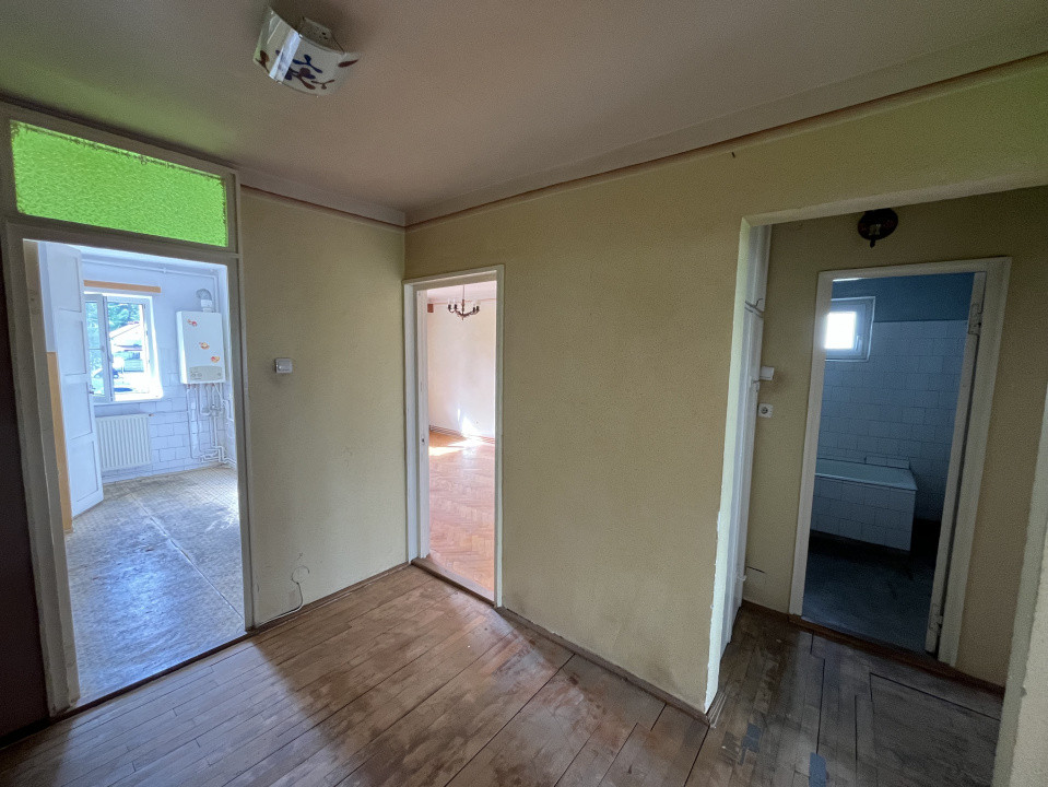 Apartament 3 camere - De Renovat - Etaj 1 - Strand