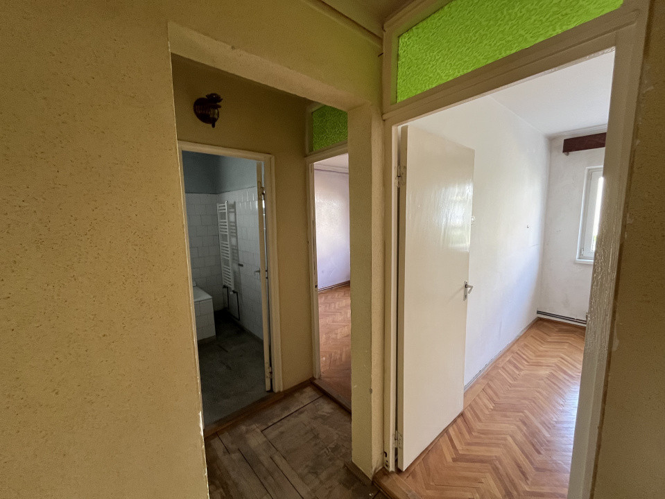 Apartament 3 camere - De Renovat - Etaj 1 - Strand