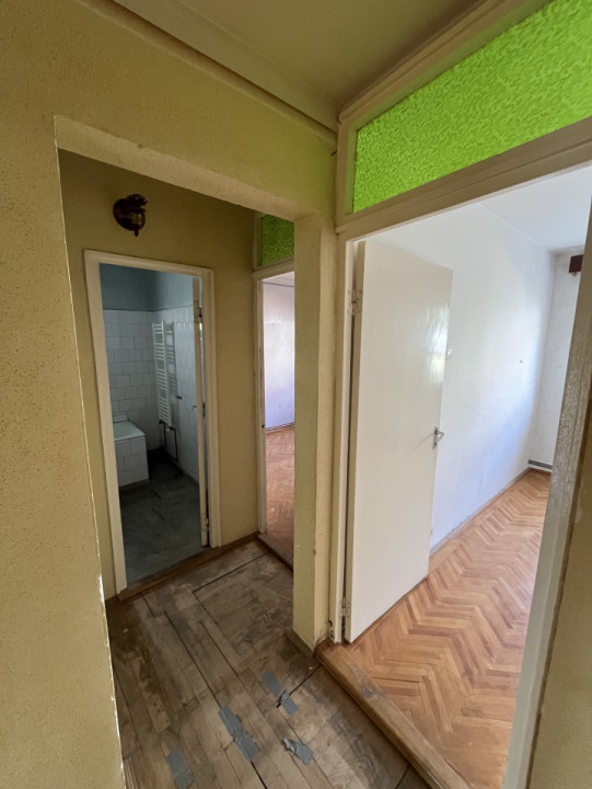 Apartament 3 camere - De Renovat - Etaj 1 - Strand