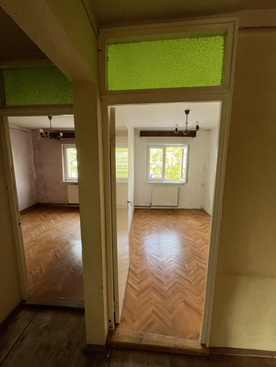 Apartament 3 camere - De Renovat - Etaj 1 - Strand