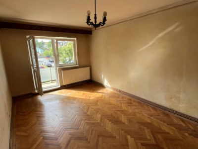 Apartament 3 camere - De Renovat - Etaj 1 - Strand
