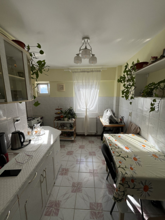 Apartament 3 camere - Victoriei/Sub Arini