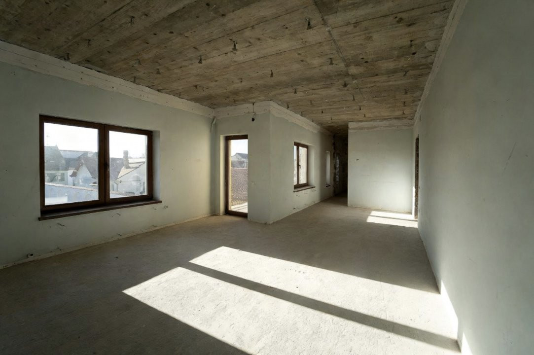 Oportunitate Majoră de Investiție - 709 mp Utili și  1564 mp Teren 