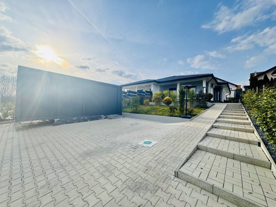 Casa pe un singur nivel | 550 mp teren| Priveliște superbă către munți