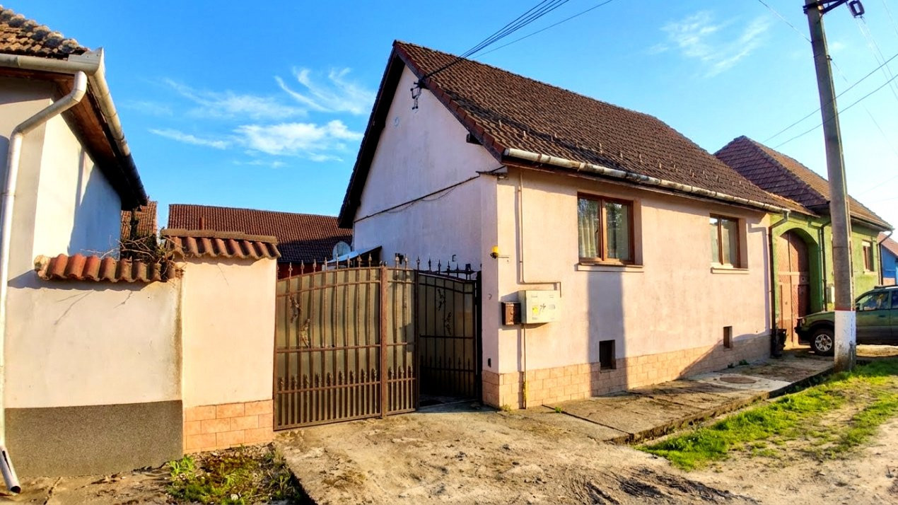  Casă 4 camere|Grădină 1600m | Vedere Făgăraș | Săcădate| 25 min Sibiu