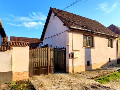  Casă 4 camere|Grădină 1600m | Vedere Făgăraș | Săcădate| 25 min Sibiu
